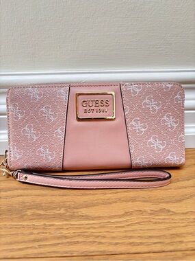 NWOT GUESS Dusty Pink Logo Wristlet Wallet with Gold Plaque